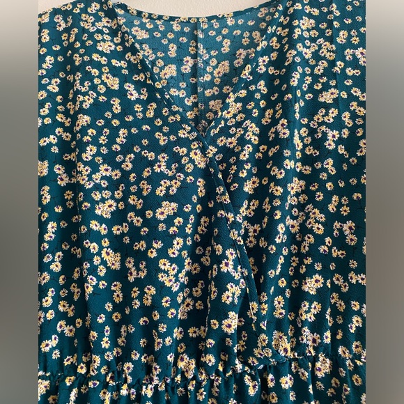 Micro Floral V Neck SHEIN Curve Dress - Picture 3 of 6